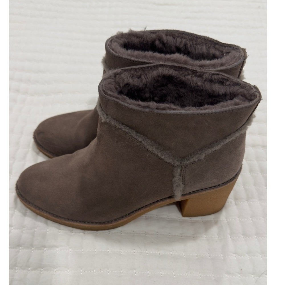 UGG Kasen Grey Suede‎ Sheepskin Lined Block Heel Ankle Boots 1018644 Size 9